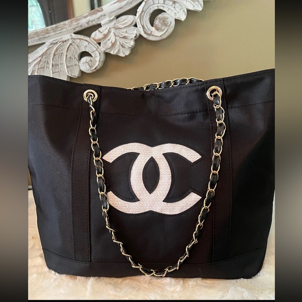 CHANEL VIP Tote Bag